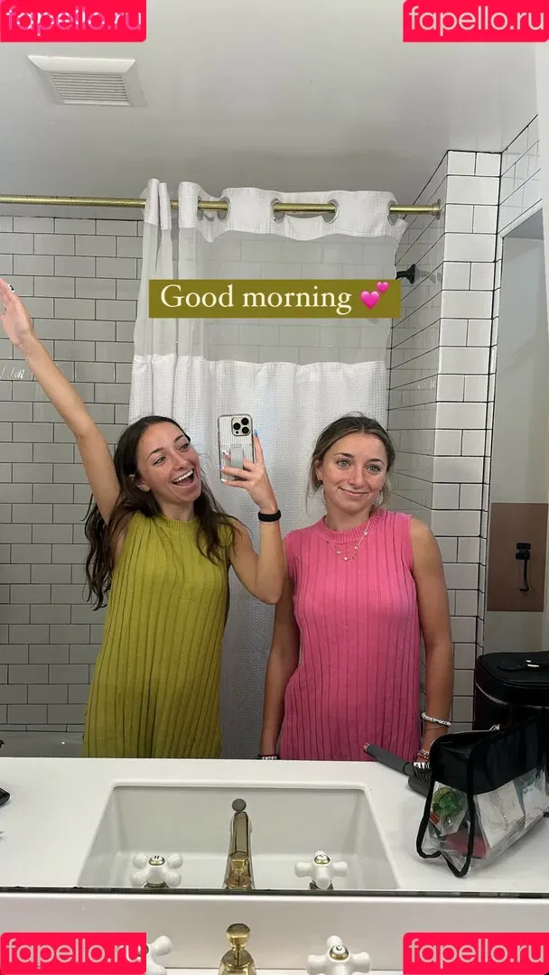 Brooklyn And Bailey Onlyfans Photo Gallery 