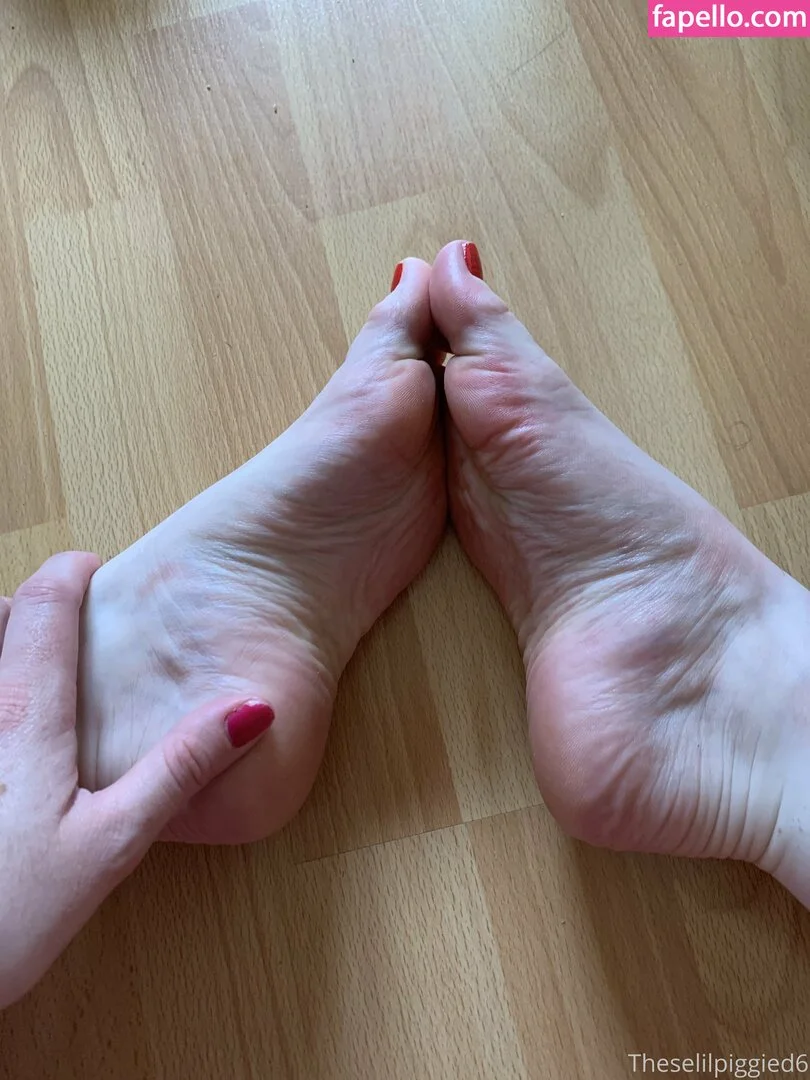 theselilpiggie6 Onlyfans Photo Gallery 