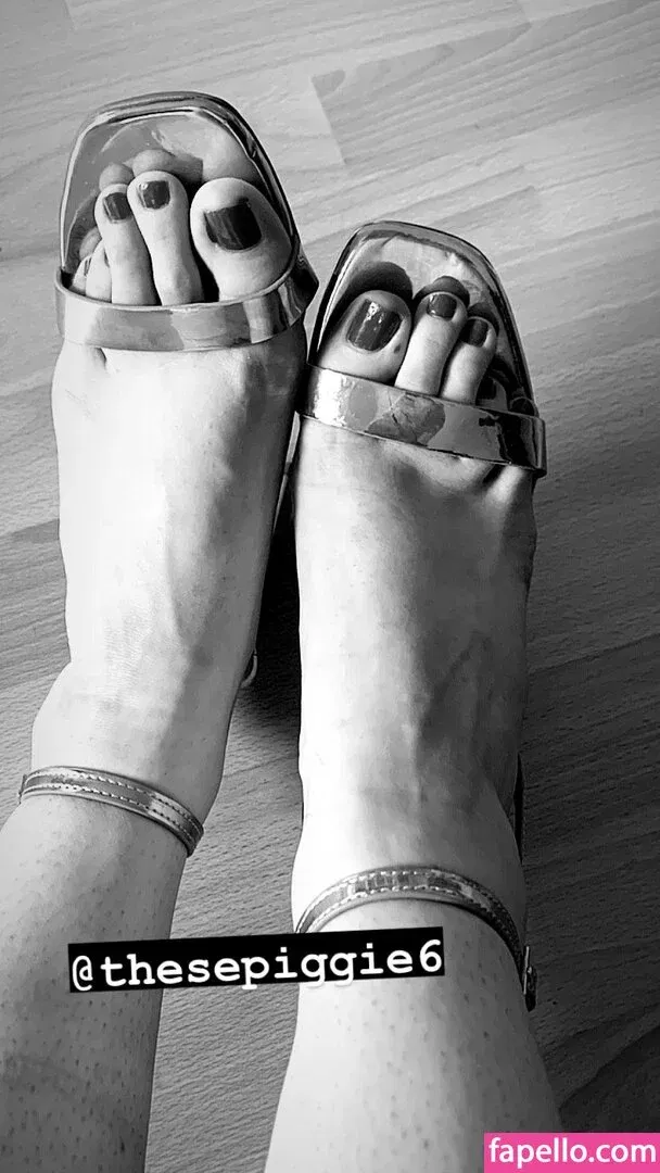 theselilpiggie6 Onlyfans Photo Gallery 