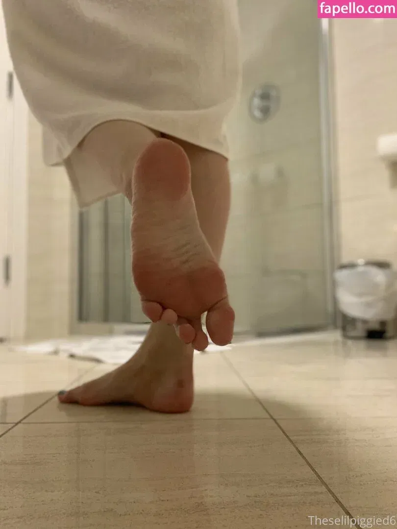 theselilpiggie6 Onlyfans Photo Gallery 