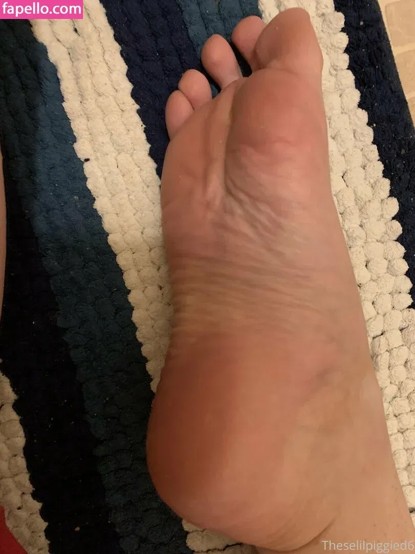 theselilpiggie6 Onlyfans Photo Gallery 