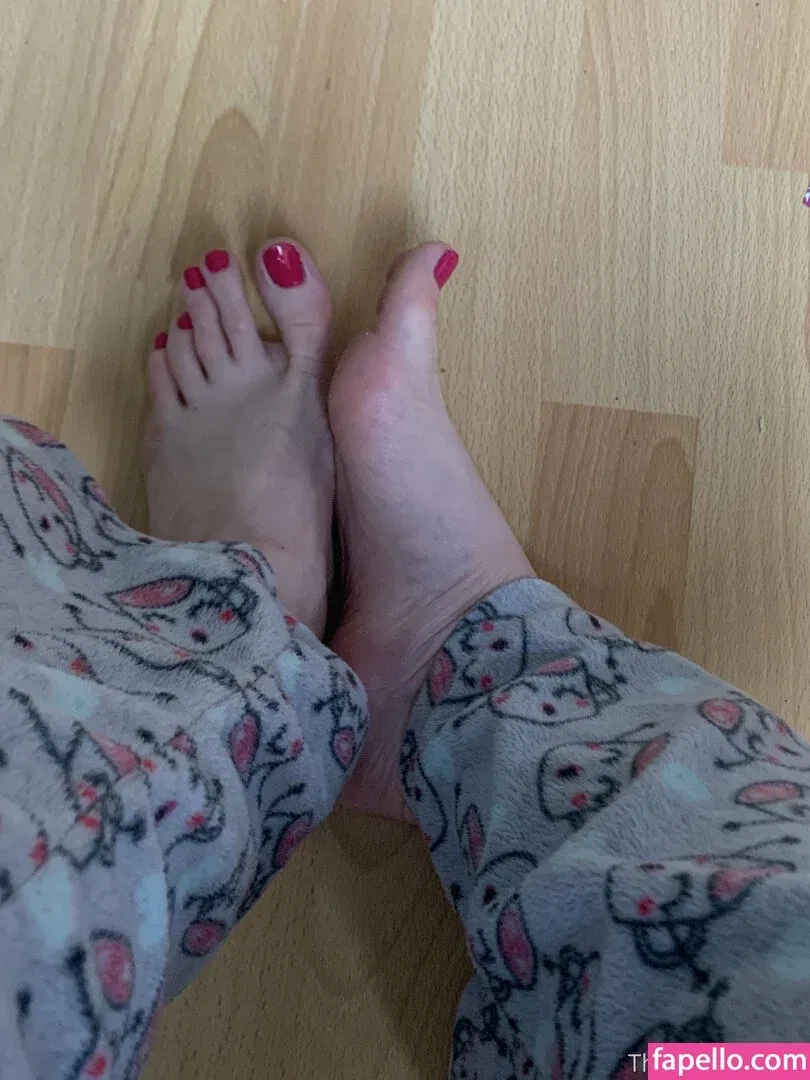 theselilpiggie6 Onlyfans Photo Gallery 