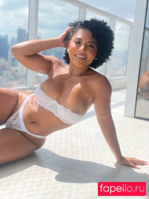 Raychellemcm Onlyfans Photo Gallery 