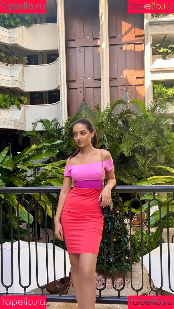 Serena Milan Onlyfans Photo Gallery 