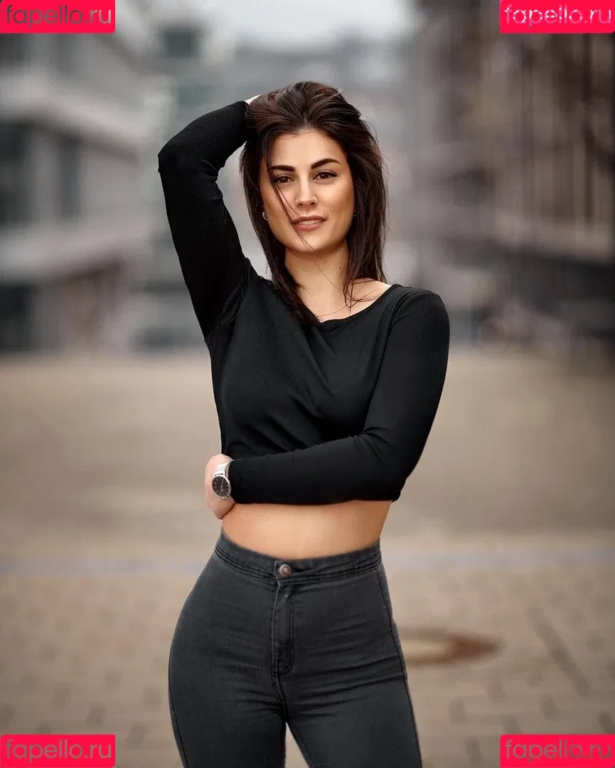 Lia Mitrou Onlyfans Photo Gallery 