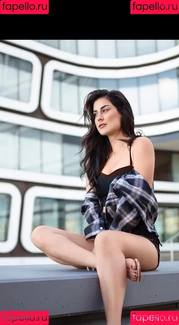 Lia Mitrou Onlyfans Photo Gallery 