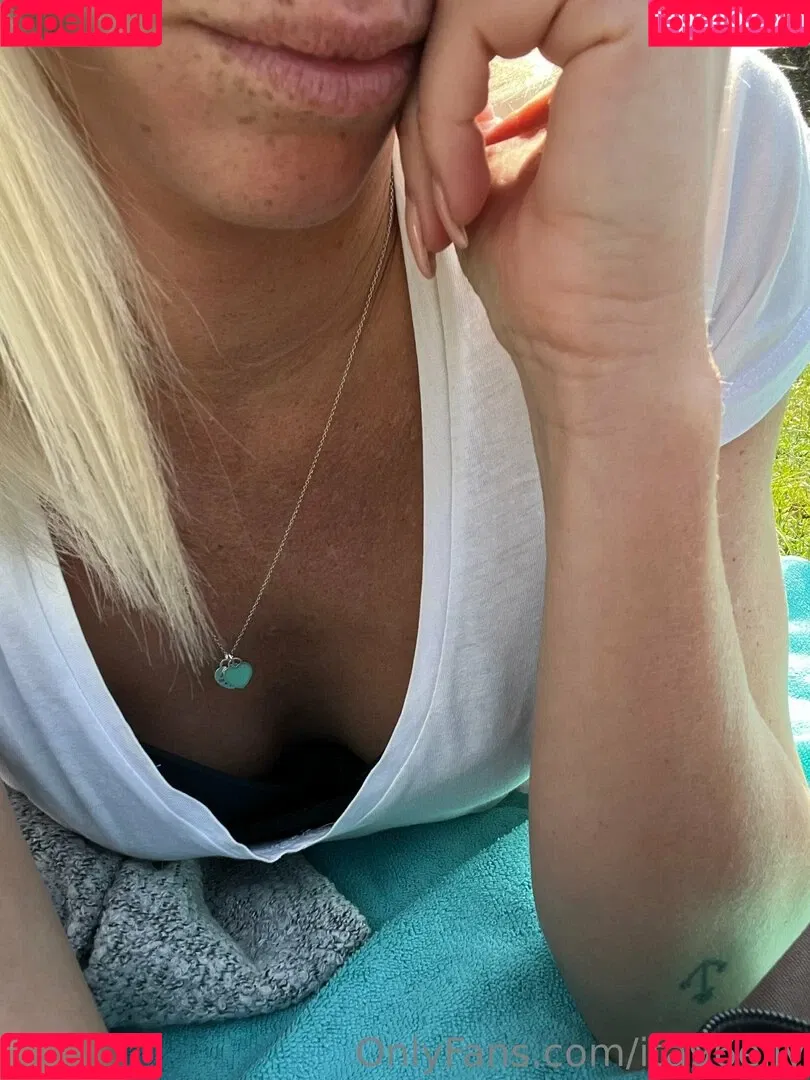 ita96elly Onlyfans Photo Gallery 