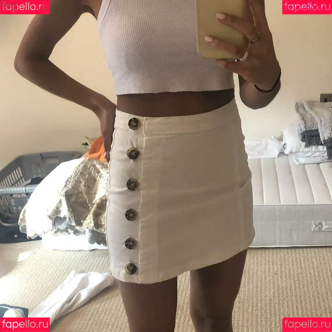 Anya Dhesi Onlyfans Photo Gallery 