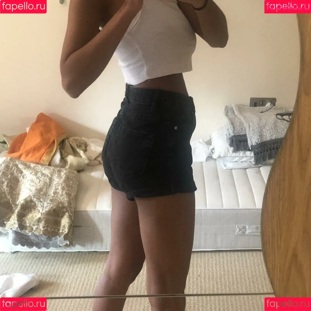 Anya Dhesi Onlyfans Photo Gallery 