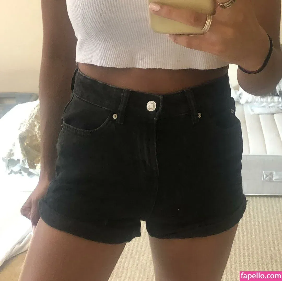 Anya Dhesi Onlyfans Photo Gallery 