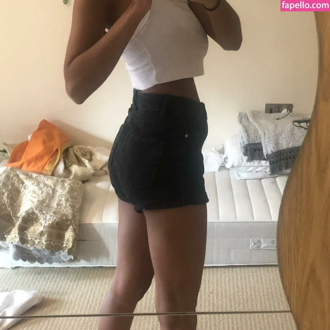 Anya Dhesi Onlyfans Photo Gallery 