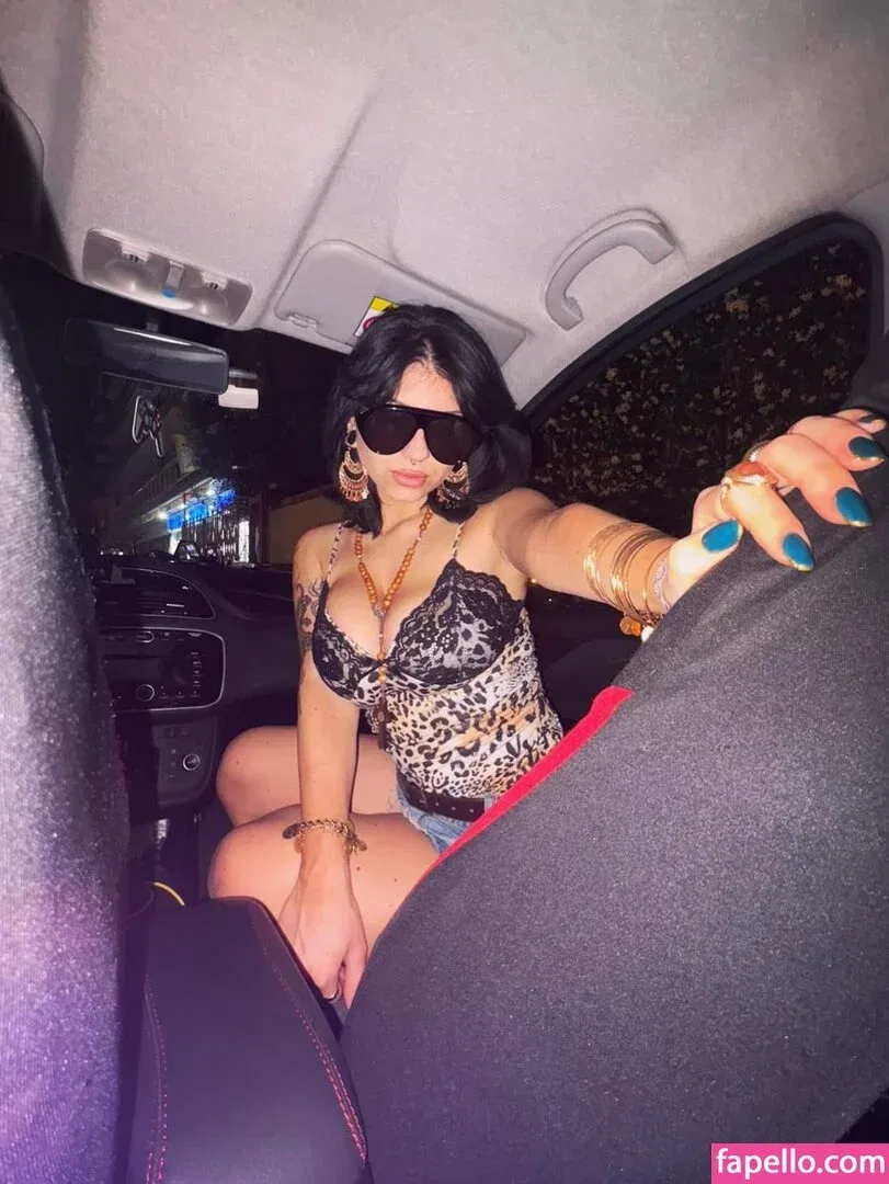 methallika Onlyfans Photo Gallery 