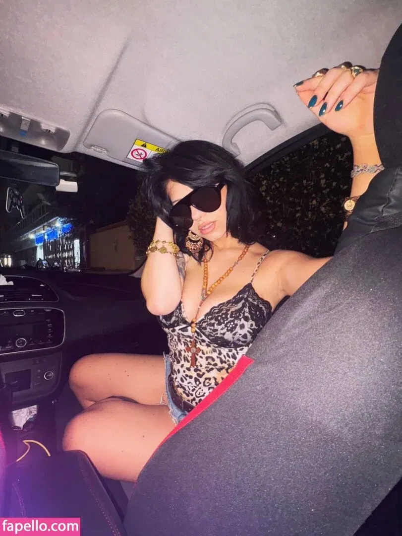 methallika Onlyfans Photo Gallery 