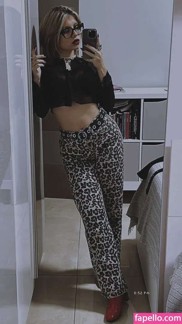 methallika Onlyfans Photo Gallery 