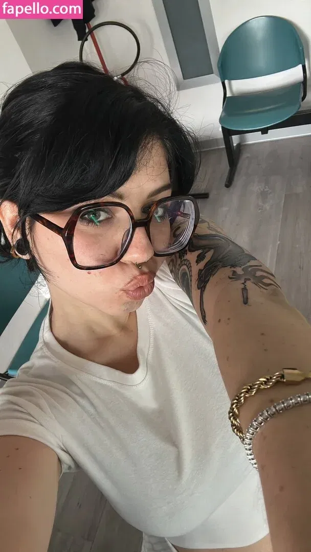 methallika Onlyfans Photo Gallery 