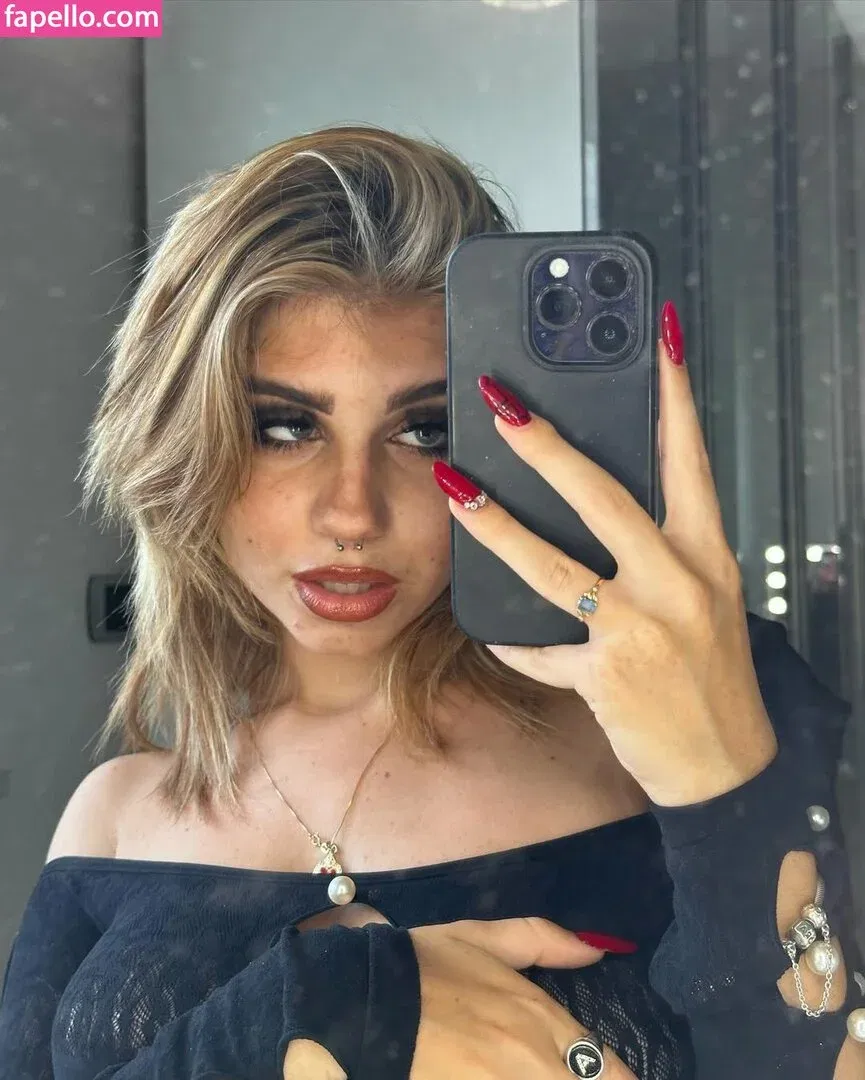 methallika Onlyfans Photo Gallery 