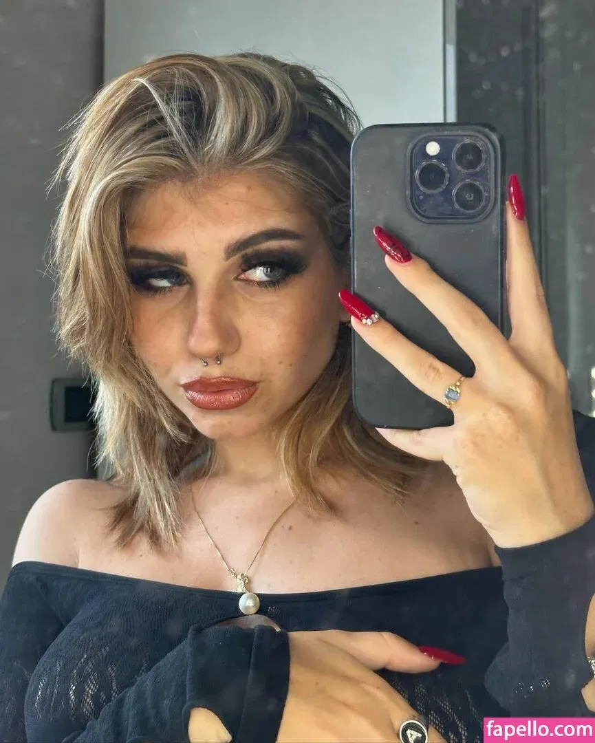 methallika Onlyfans Photo Gallery 