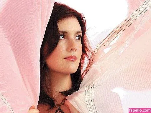 Melanie Lynskey Onlyfans Photo Gallery 