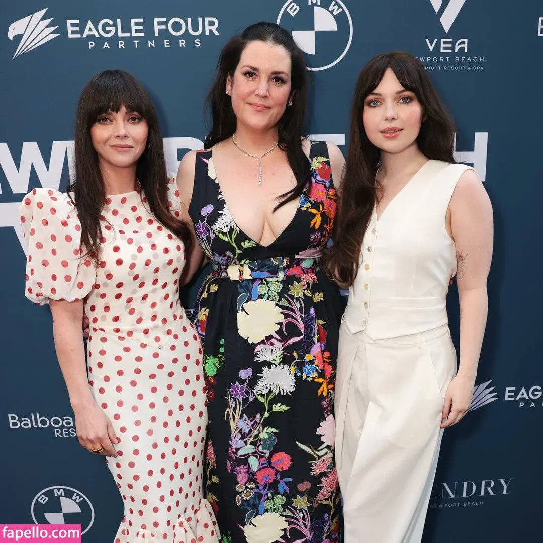 Melanie Lynskey Onlyfans Photo Gallery 