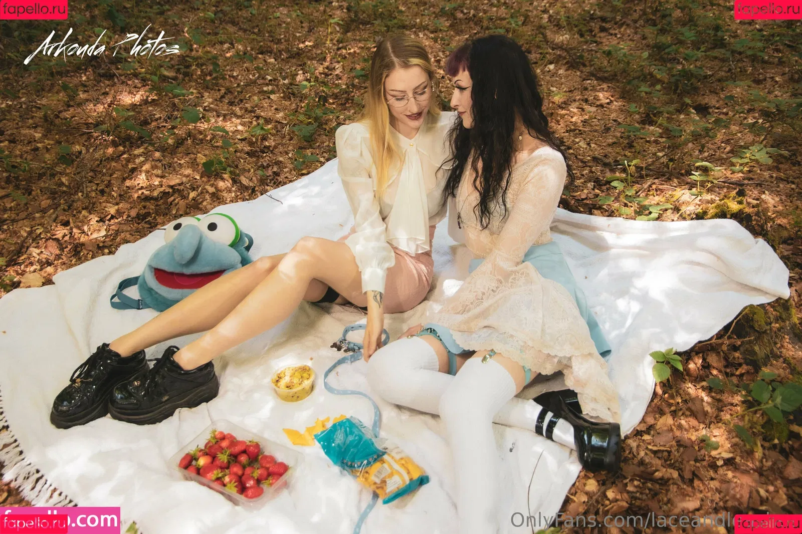 laceandleashes Onlyfans Photo Gallery 