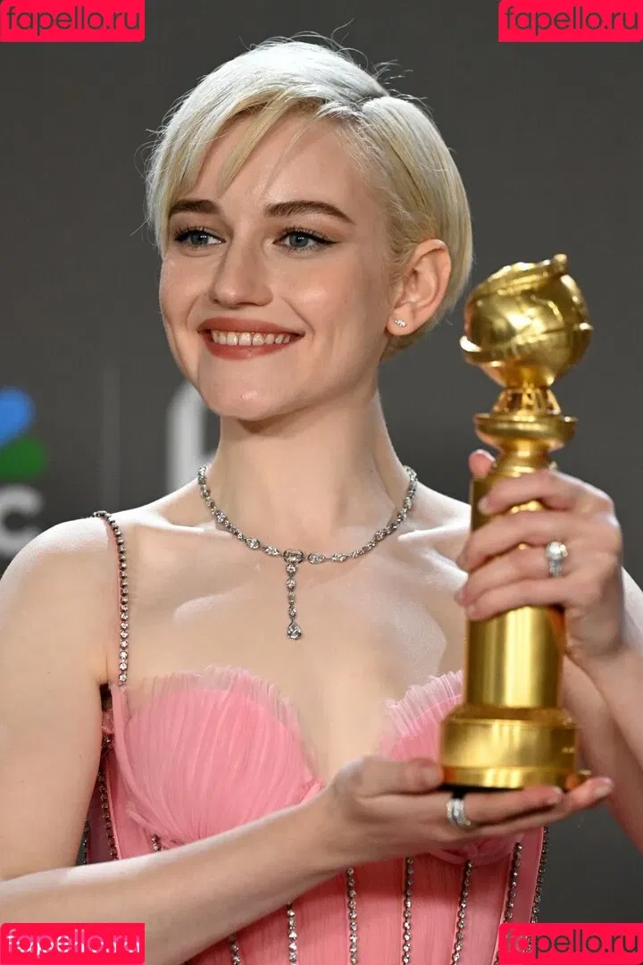 Julia Garner Onlyfans Photo Gallery 