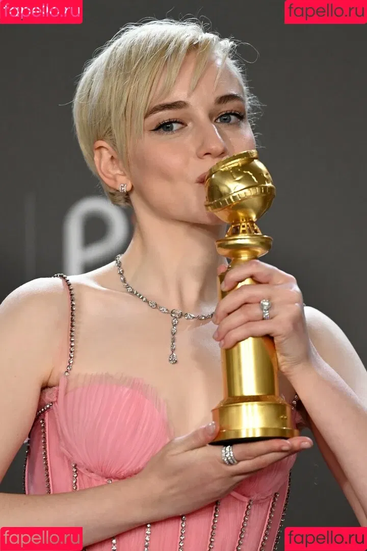 Julia Garner Onlyfans Photo Gallery 