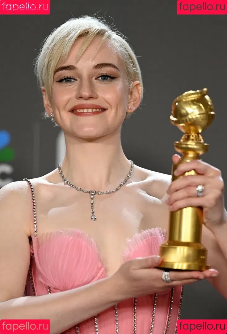 Julia Garner Onlyfans Photo Gallery 
