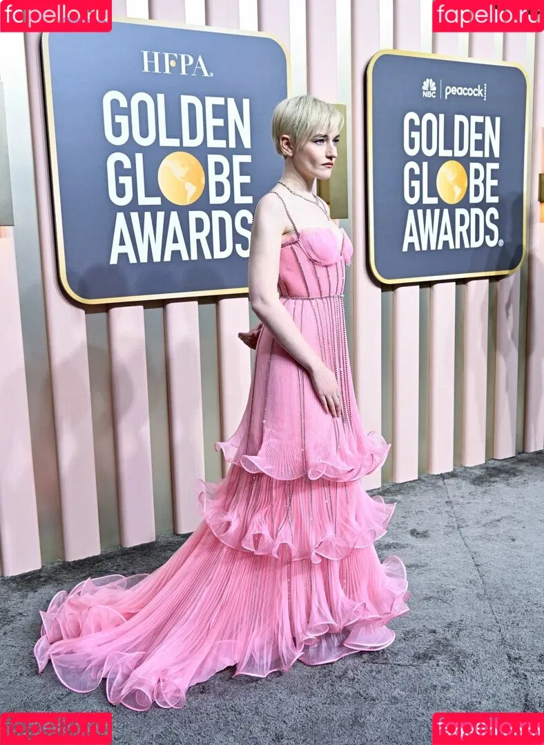 Julia Garner Onlyfans Photo Gallery 