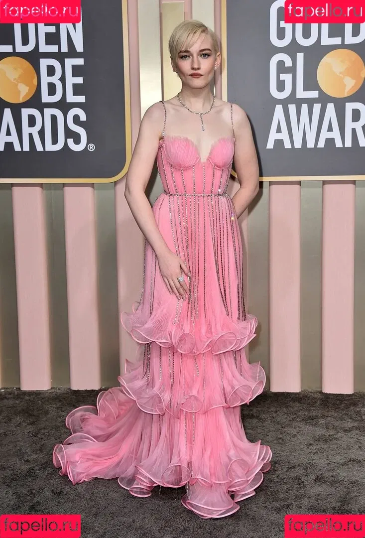 Julia Garner Onlyfans Photo Gallery 