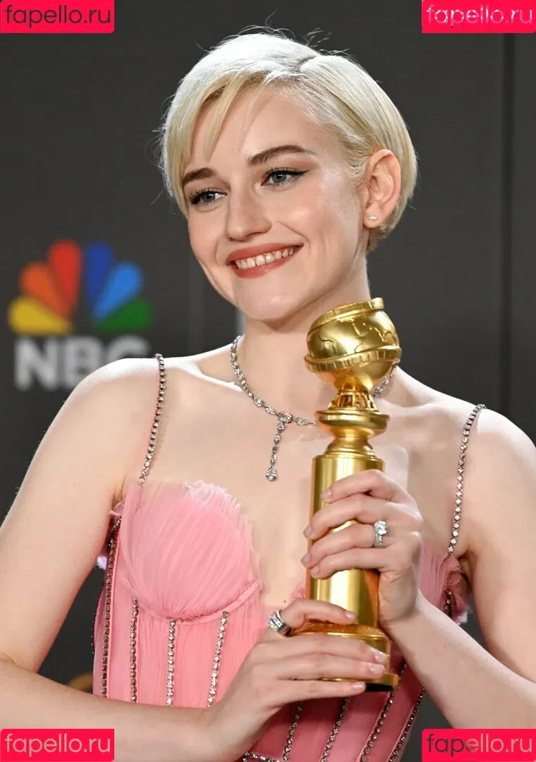 Julia Garner Onlyfans Photo Gallery 