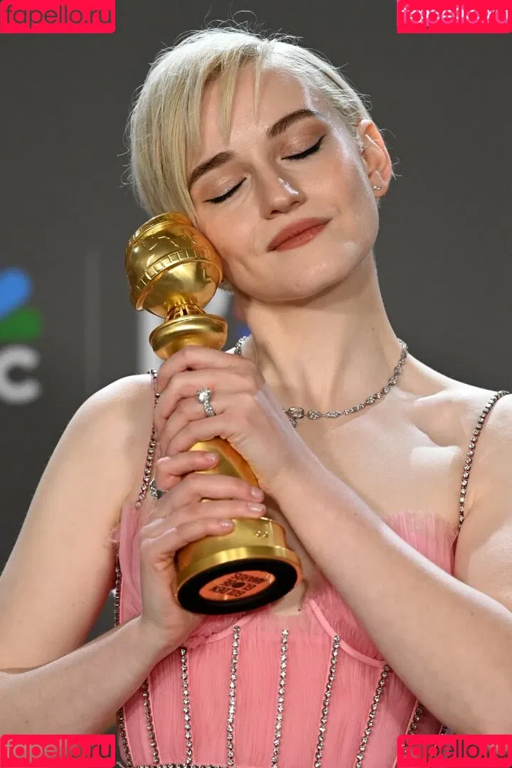 Julia Garner Onlyfans Photo Gallery 
