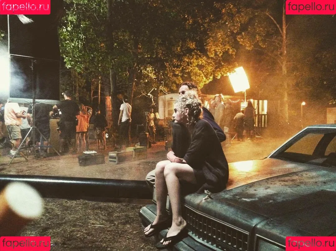 Julia Garner Onlyfans Photo Gallery 