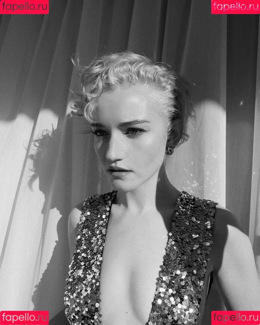 Julia Garner Onlyfans Photo Gallery 