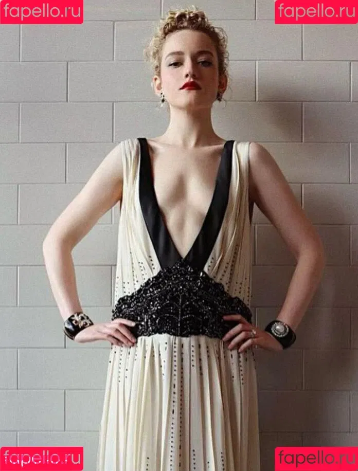 Julia Garner Onlyfans Photo Gallery 