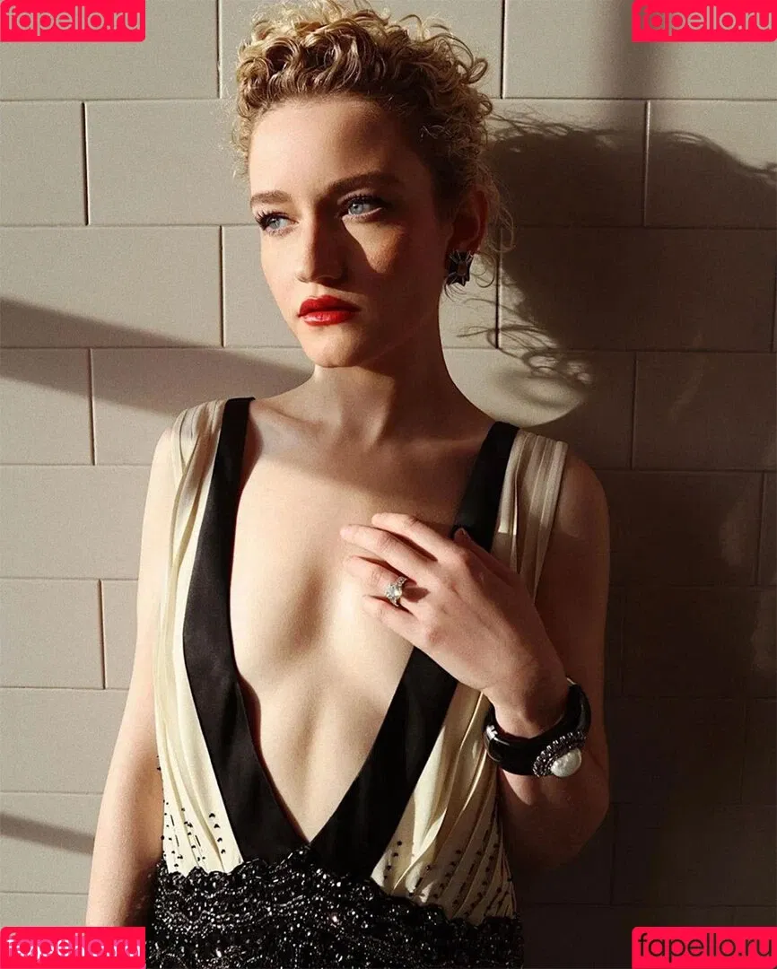 Julia Garner Onlyfans Photo Gallery 
