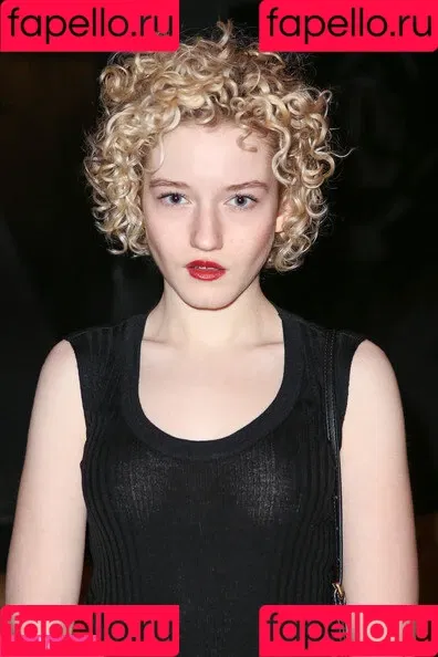 Julia Garner Onlyfans Photo Gallery 