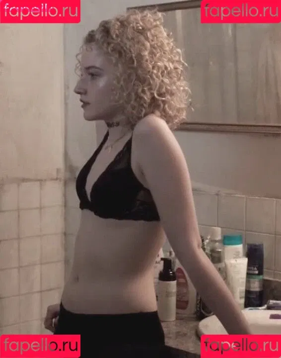 Julia Garner Onlyfans Photo Gallery 