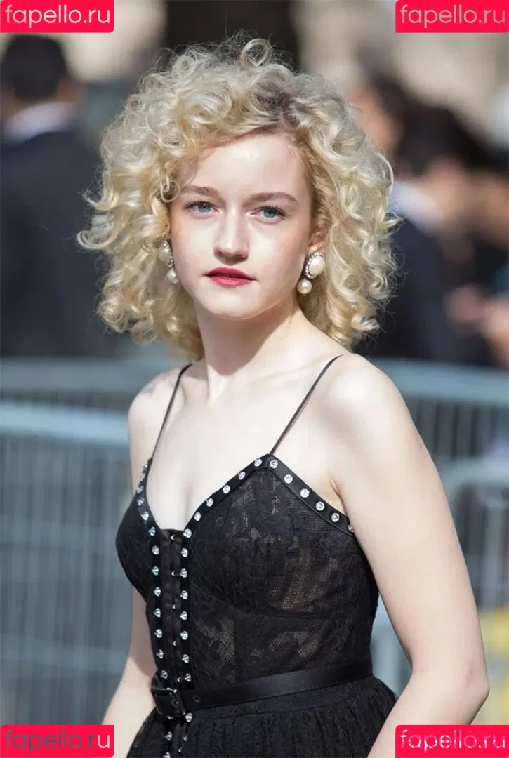 Julia Garner Onlyfans Photo Gallery 