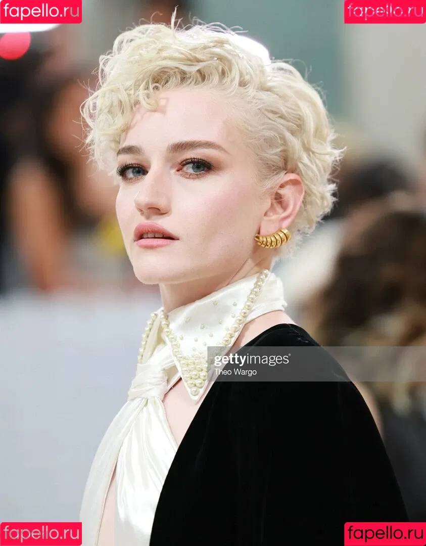 Julia Garner Onlyfans Photo Gallery 