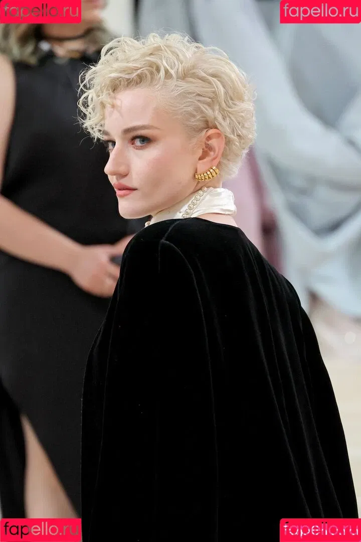 Julia Garner Onlyfans Photo Gallery 