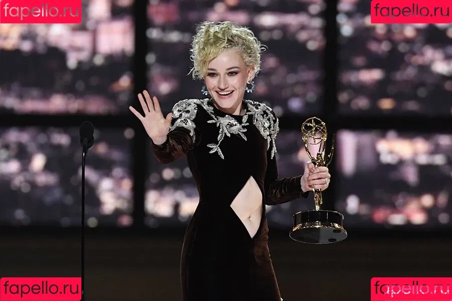 Julia Garner Onlyfans Photo Gallery 