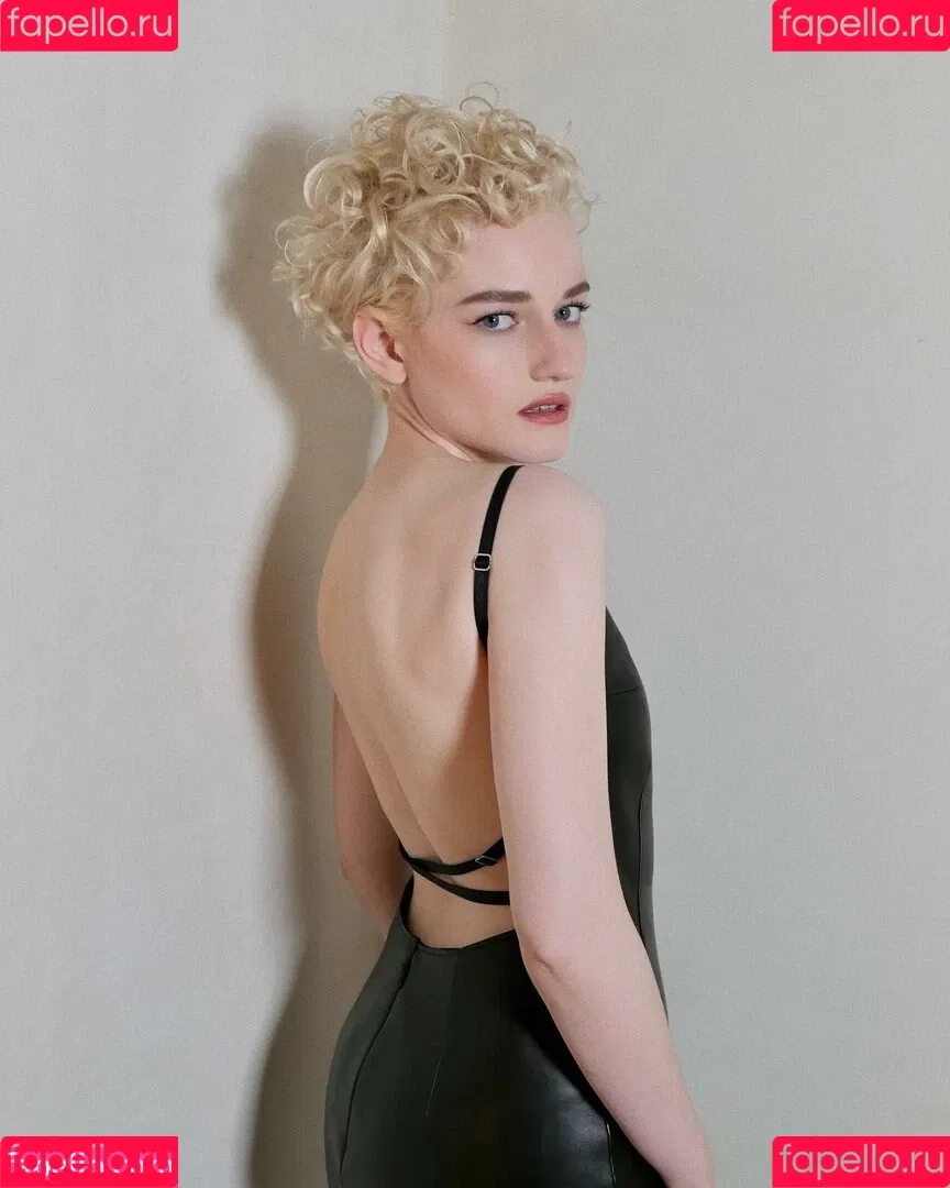 Julia Garner Onlyfans Photo Gallery 
