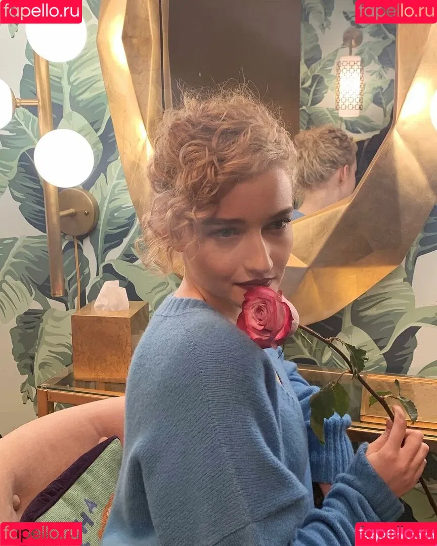 Julia Garner Onlyfans Photo Gallery 