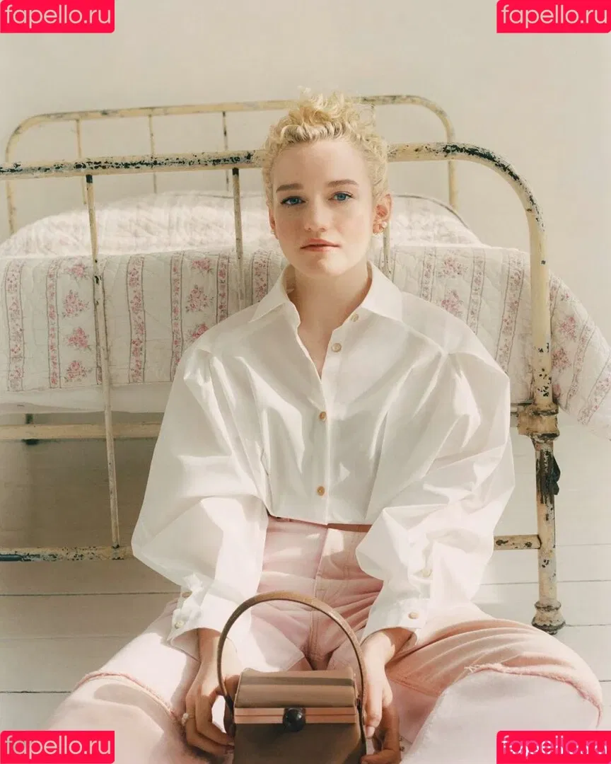 Julia Garner Onlyfans Photo Gallery 
