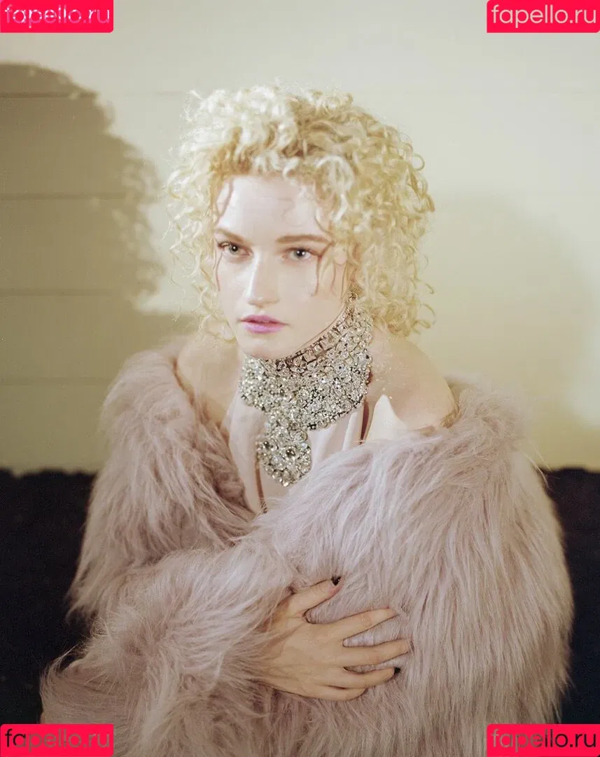 Julia Garner Onlyfans Photo Gallery 