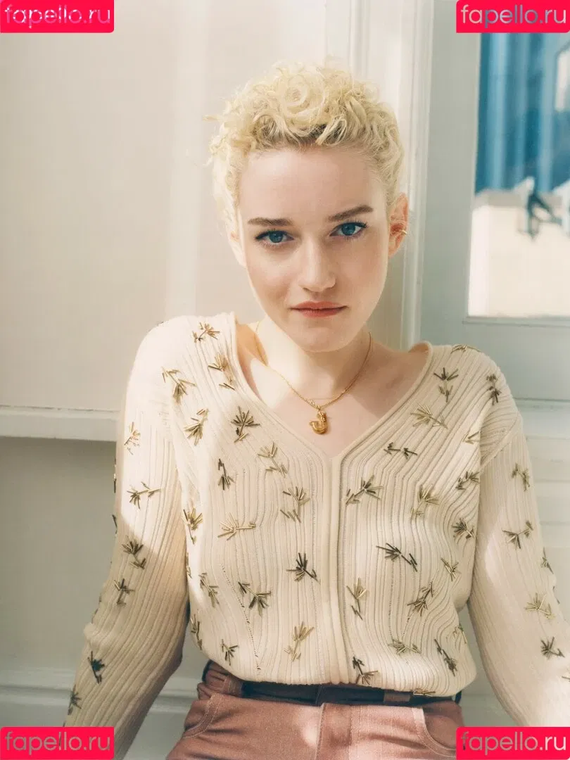 Julia Garner Onlyfans Photo Gallery 