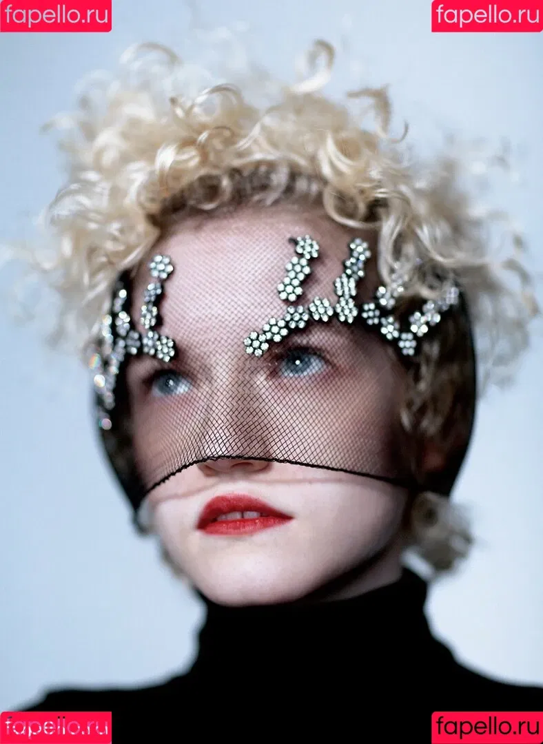 Julia Garner Onlyfans Photo Gallery 
