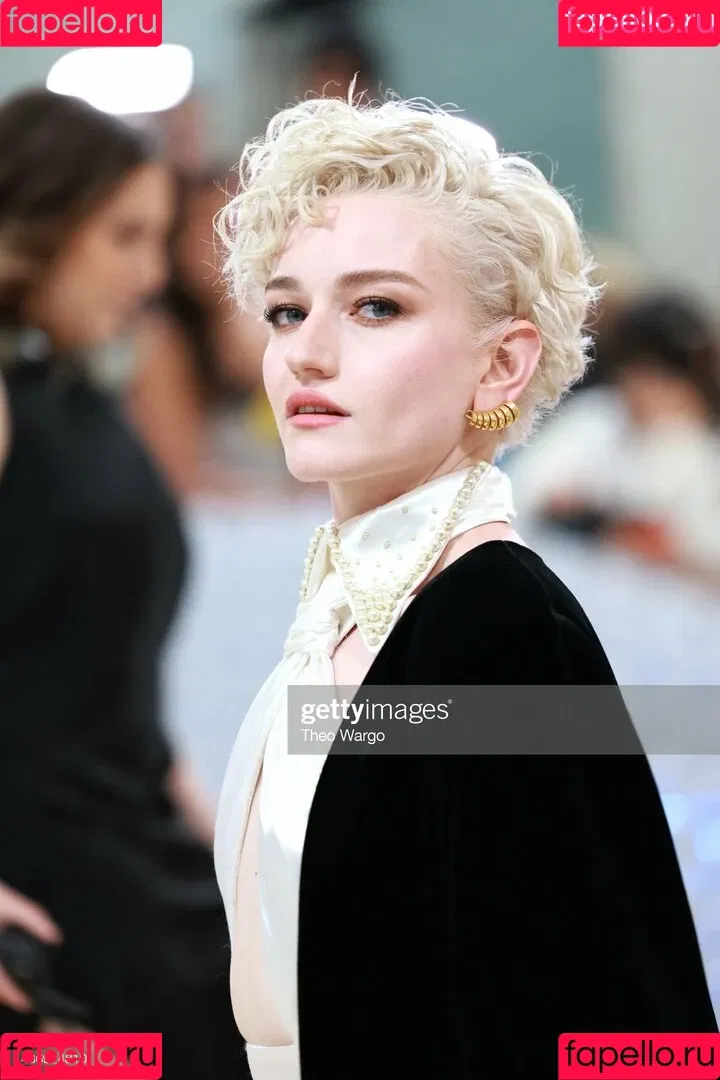 Julia Garner Onlyfans Photo Gallery 