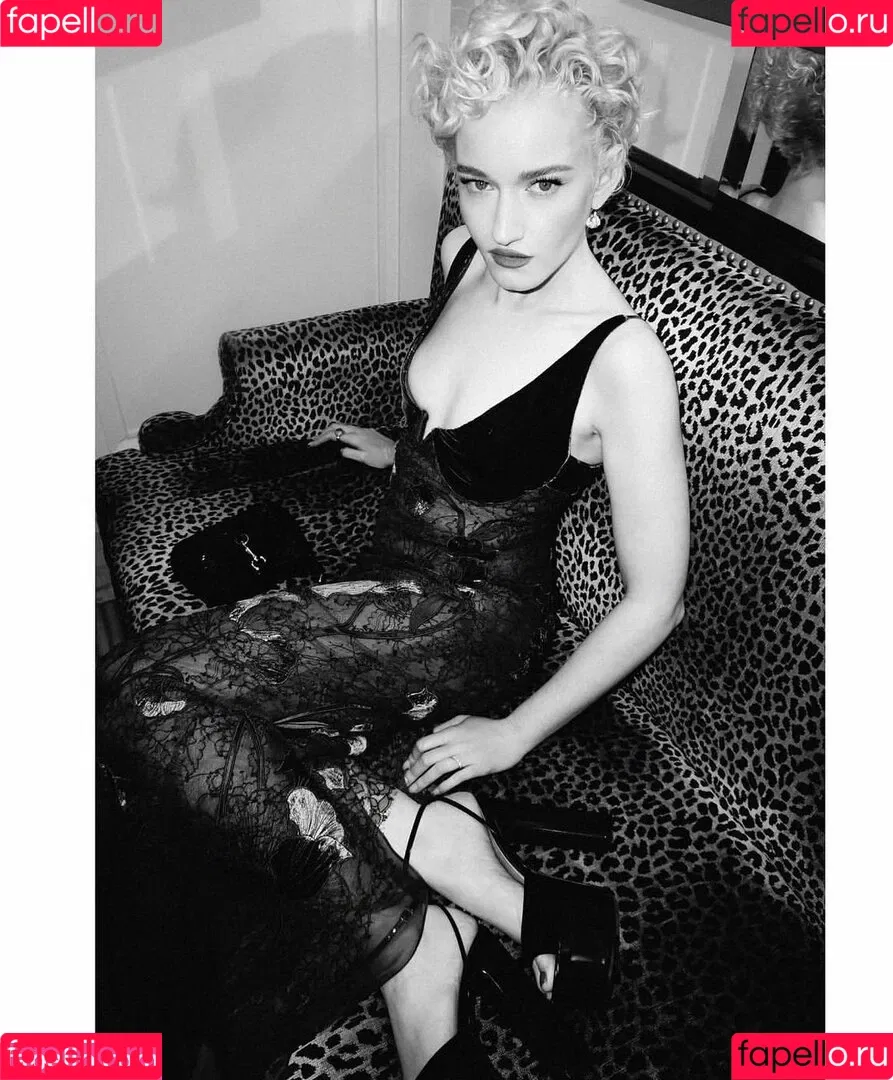 Julia Garner Onlyfans Photo Gallery 