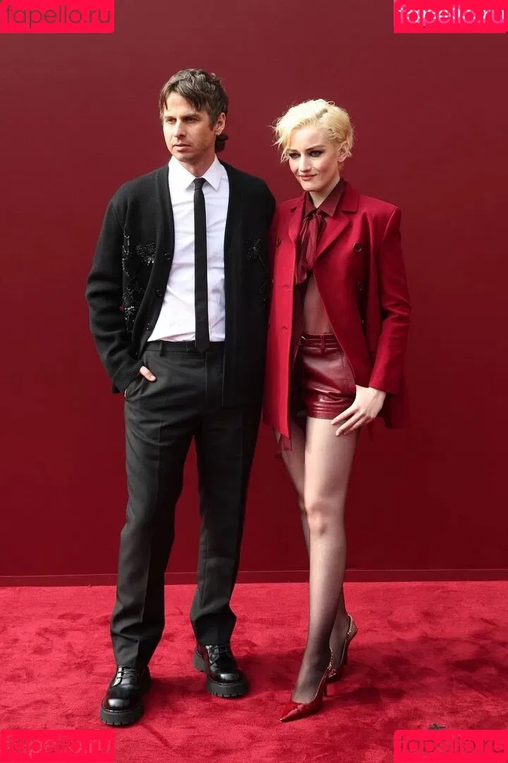Julia Garner Onlyfans Photo Gallery 